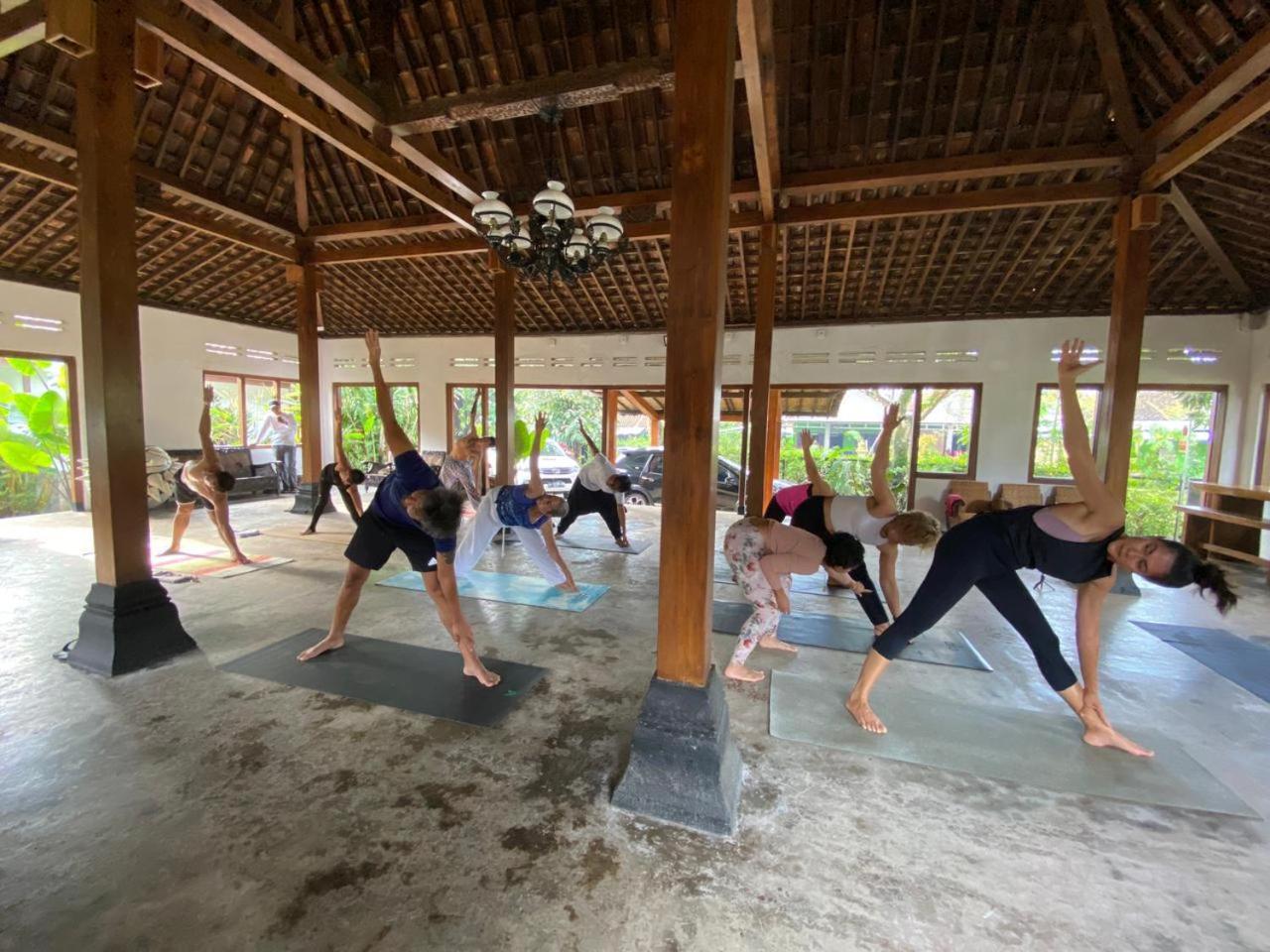 Ohmmstay - Rumah Pendopo Tanjungtirto Екстер'єр фото