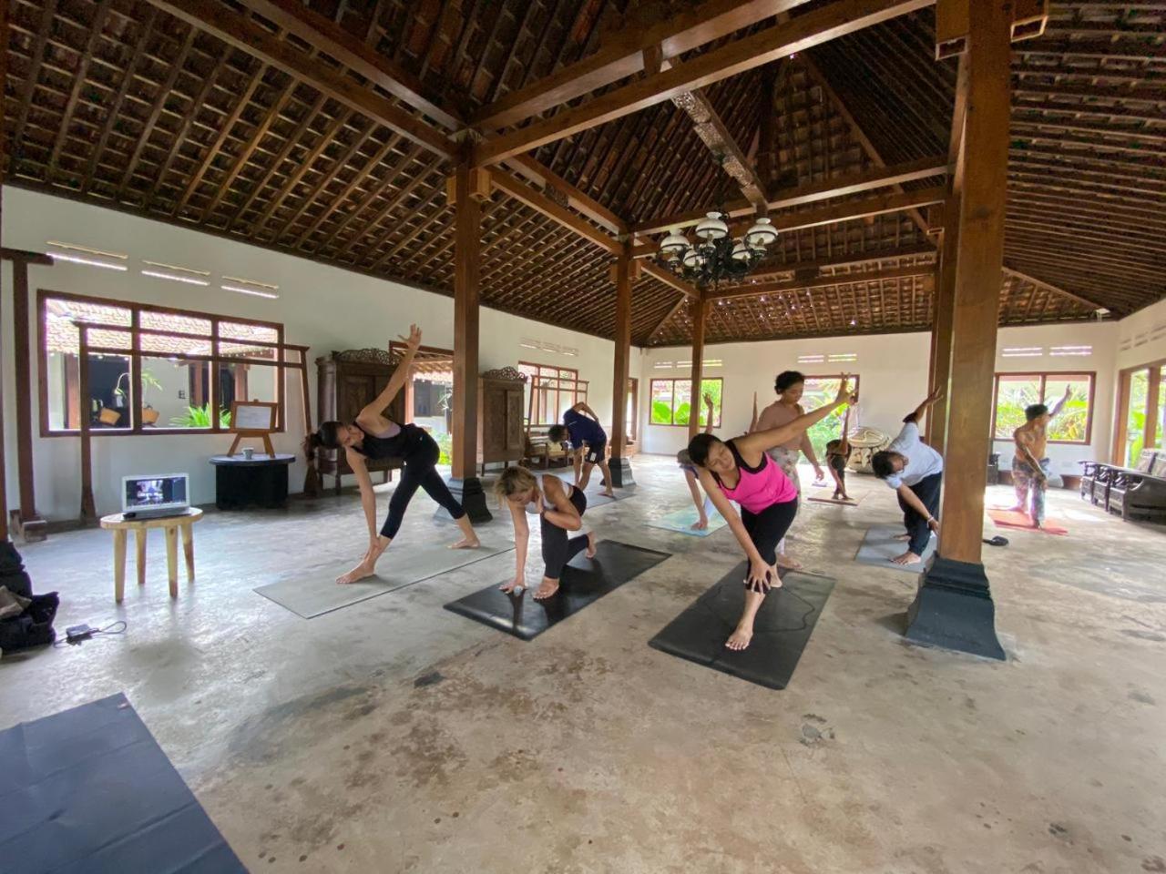 Ohmmstay - Rumah Pendopo Tanjungtirto Екстер'єр фото