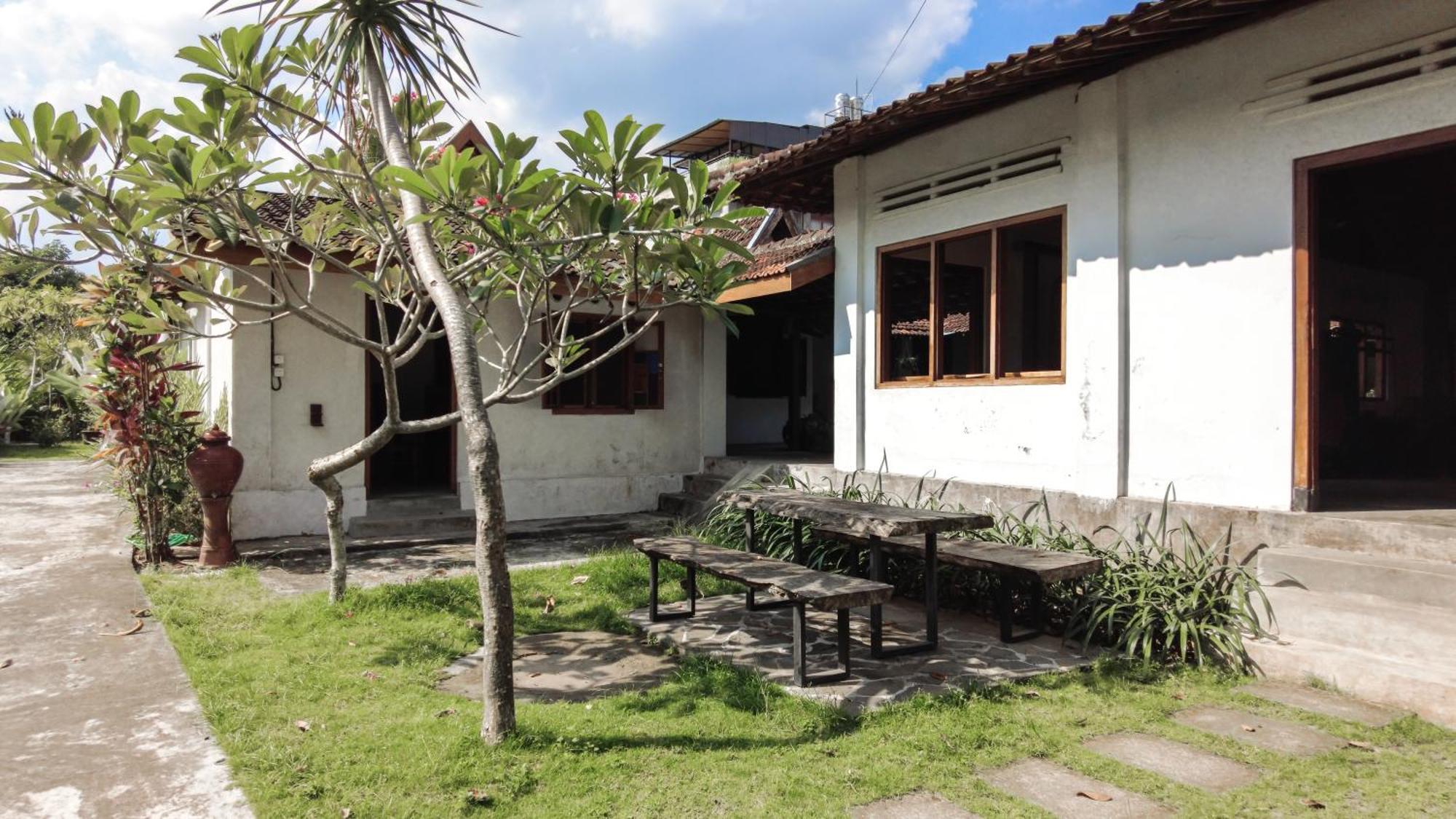 Ohmmstay - Rumah Pendopo Tanjungtirto Екстер'єр фото