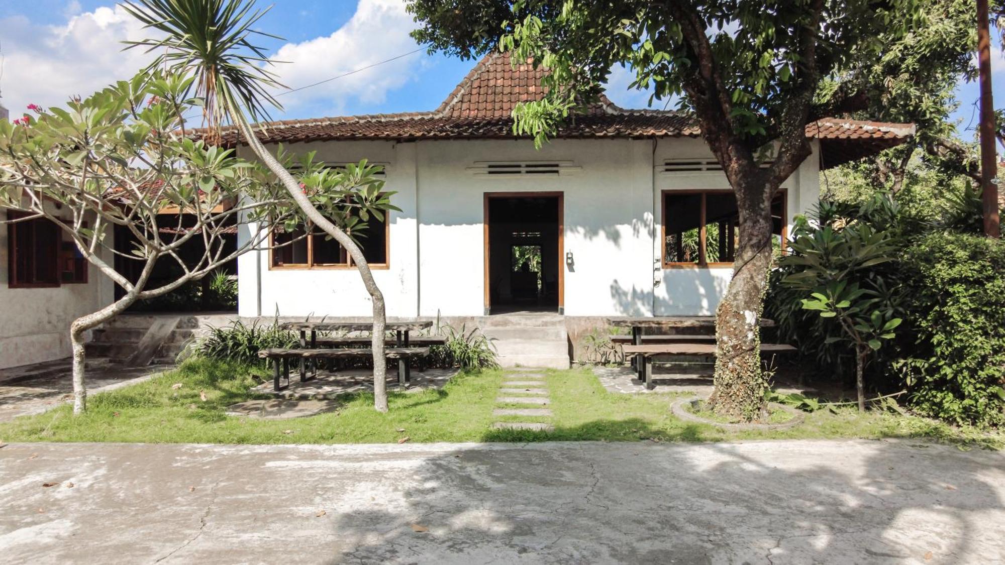 Ohmmstay - Rumah Pendopo Tanjungtirto Екстер'єр фото