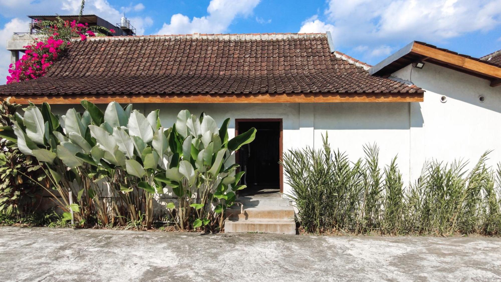 Ohmmstay - Rumah Pendopo Tanjungtirto Екстер'єр фото