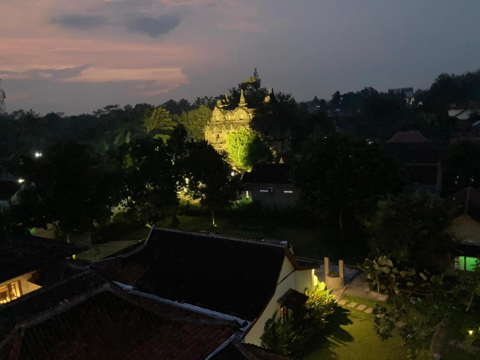 Ohmmstay - Rumah Pendopo Tanjungtirto Екстер'єр фото